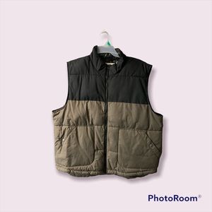 St. John’s bay puffer vest, Xxl. Brown and black Excellent condition.